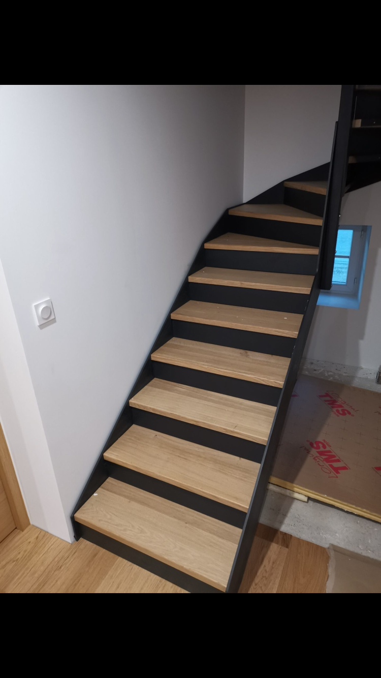 escalier en bois à angle