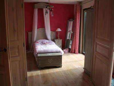 chambre avec lit simple
